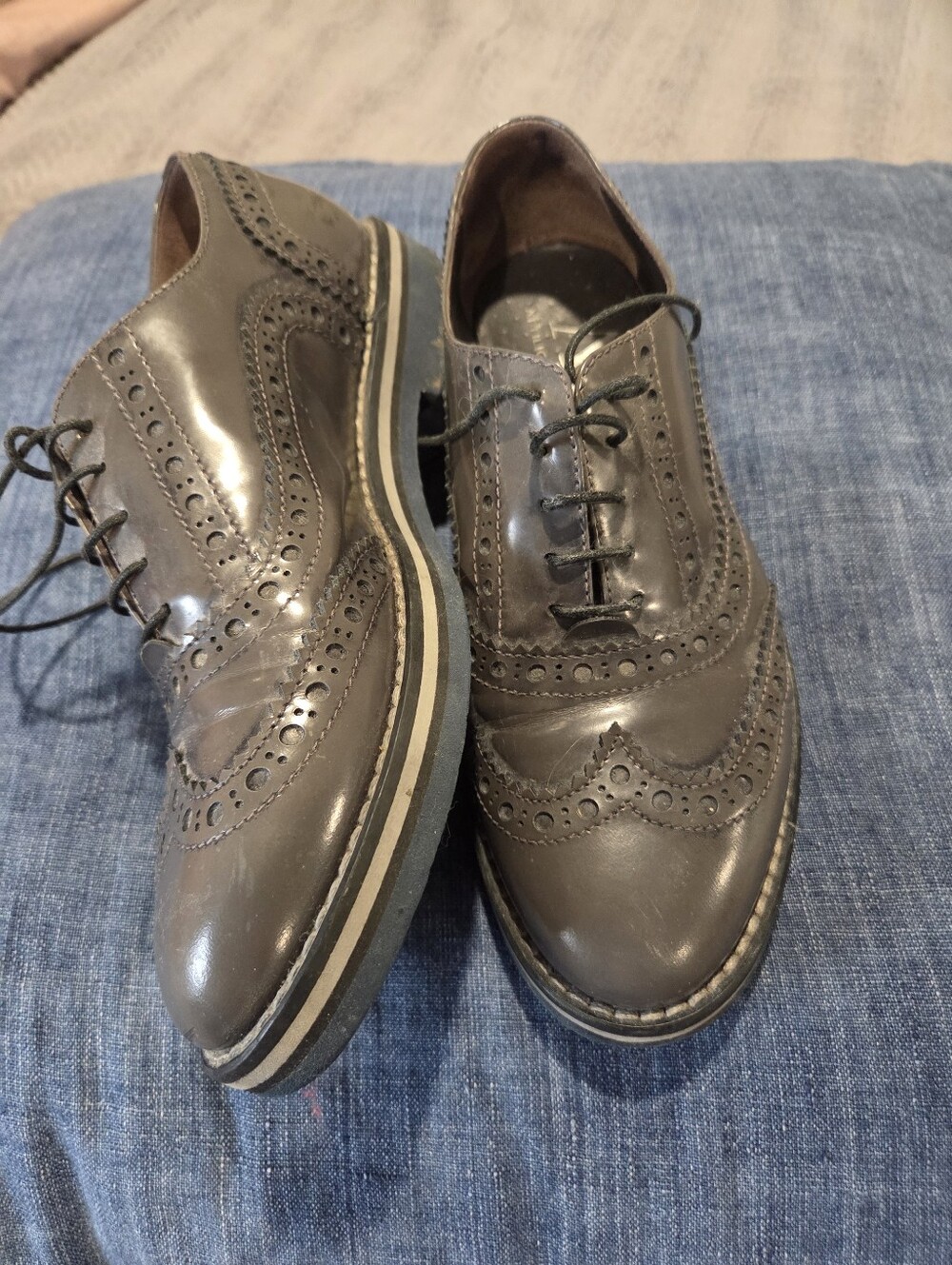 Classic Women's Brogue Oxford Lace-Up Shoes in Gray